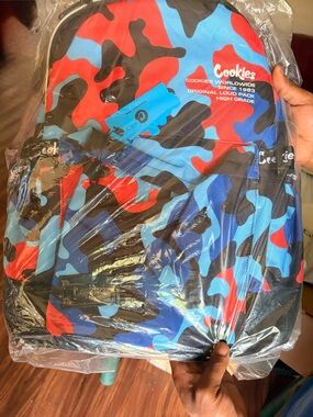 Cookies  Camo Backpack smell proof in Blue and Red